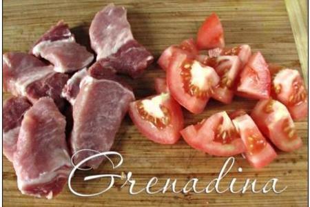 Свинина запеченая с маслинами и помидорами: шаг 1