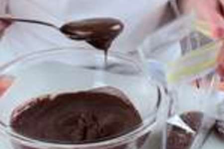 Украшение блюд: кружевная шоколадная ваза: шаг 2