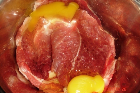 Соус и мясо(отбивные замаринованные в яйце): шаг 2