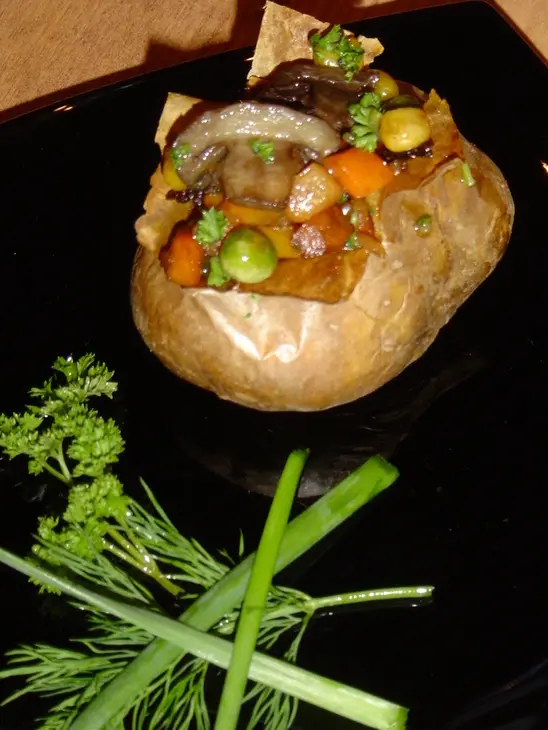 Запеченный картофель с овощами: шаг 5