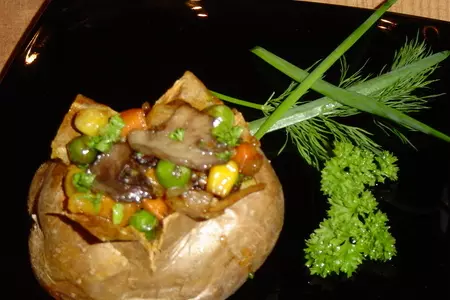 Запеченный картофель с овощами: шаг 7