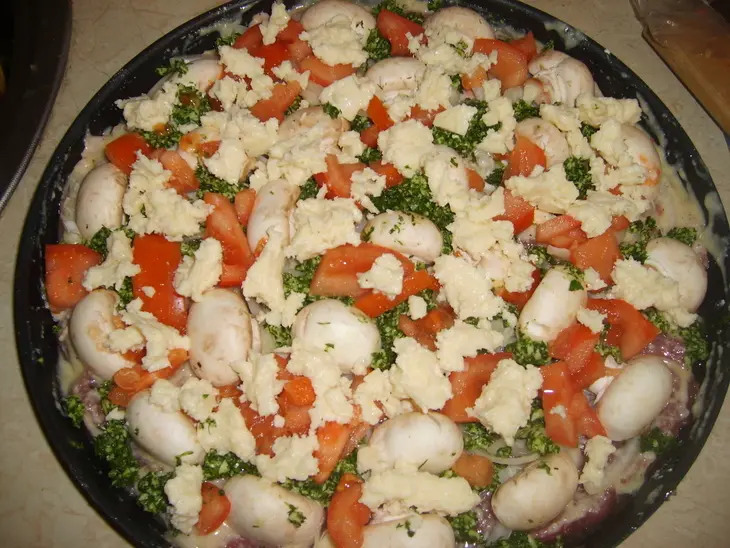 Мясная "пицца" италия нервно курит в сторонке))): шаг 1