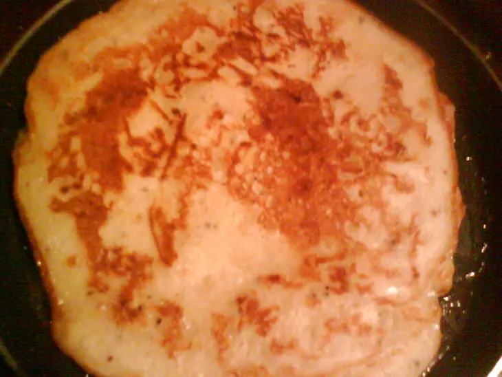 Луковые блинчики: шаг 1