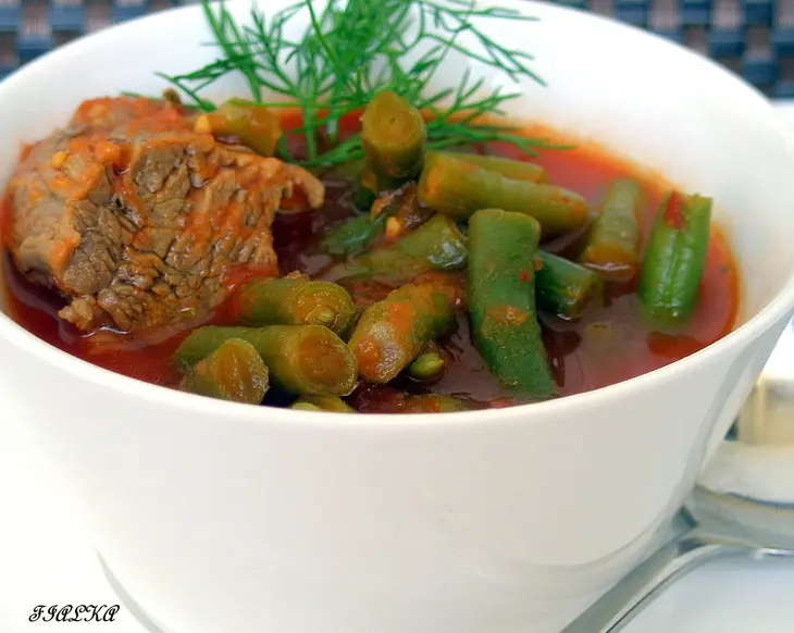 Зелёная фасоль с мясом в томатном соусе по арабски: шаг 1
