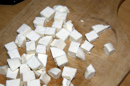Панир масала (жаренные сырные кубики с пряностями): шаг 1