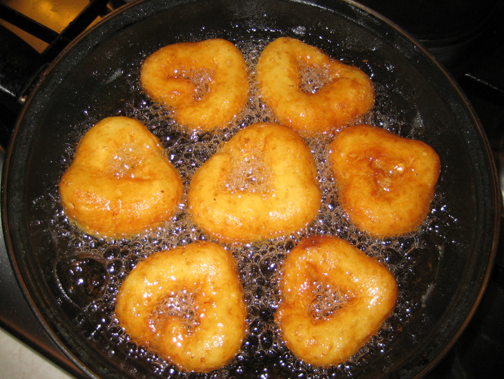 Пончики с творогом  "пылкое сердце".: шаг 6
