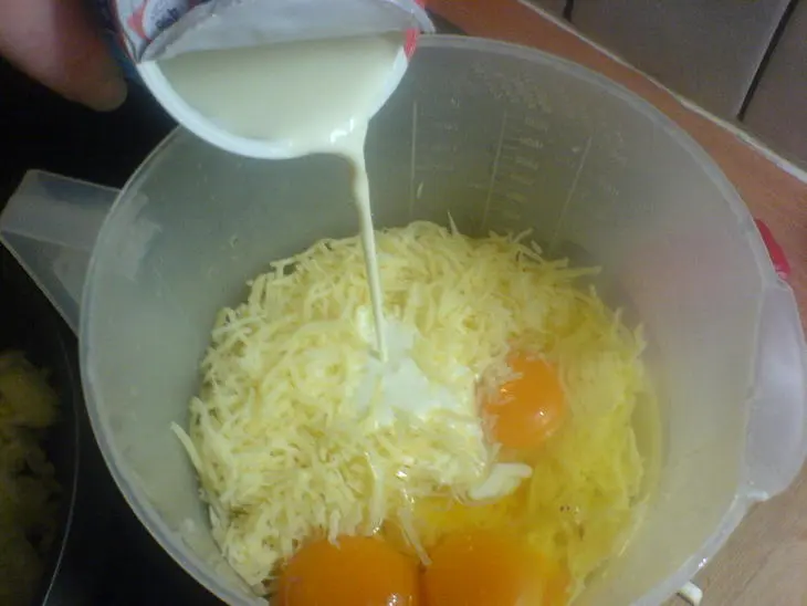 Луковый пирог с окороком.: шаг 2