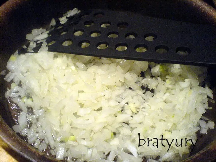 Сытный салат из моркови, кольраби и репчатого лука: шаг 4