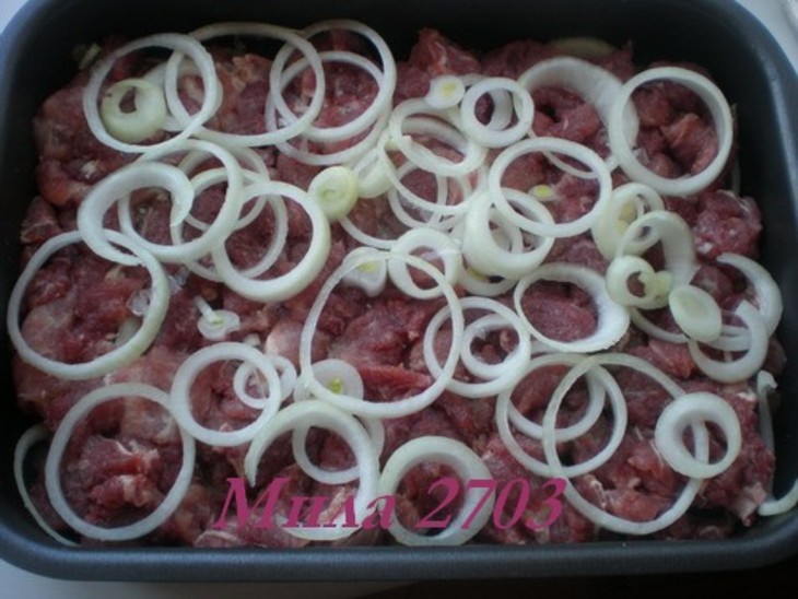 Свинина запеченная с картофелем в сливочно-грибном соусе: шаг 2