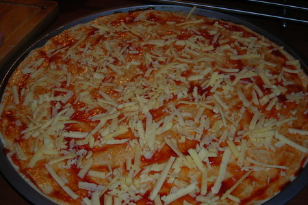 Пицца (сыр,помидоры,сосиски ): шаг 2