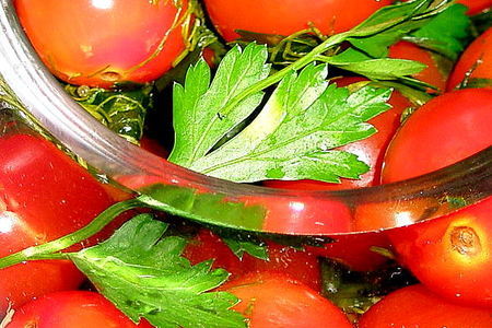 Маринованные помидоры черри с пряностями: шаг 2