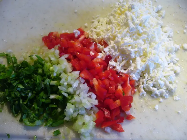 Лодочки из цукини с брынзой и овощами: шаг 3