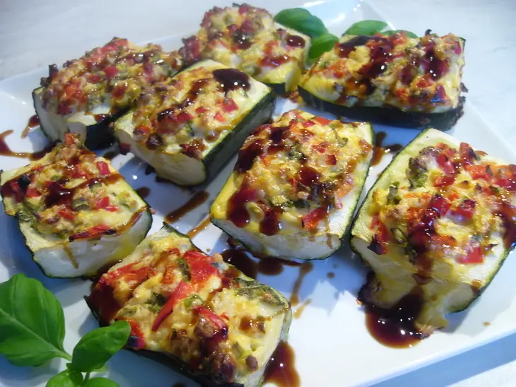 Лодочки из цукини с брынзой и овощами: шаг 6