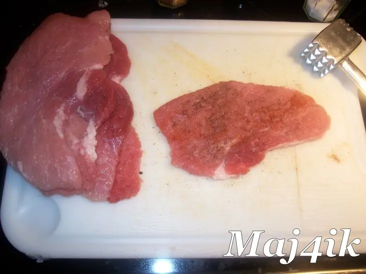 Вкуснейшее мяско под жюльеново-овощной  подушкой, да под хрустящей корочкой из теста: шаг 1