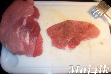 Вкуснейшее мяско под жюльеново-овощной  подушкой, да под хрустящей корочкой из теста: шаг 1