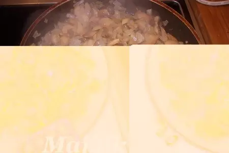 Вкуснейшее мяско под жюльеново-овощной  подушкой, да под хрустящей корочкой из теста: шаг 4
