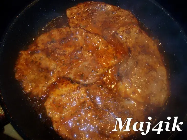 Вкуснейшее мяско под жюльеново-овощной  подушкой, да под хрустящей корочкой из теста: шаг 6
