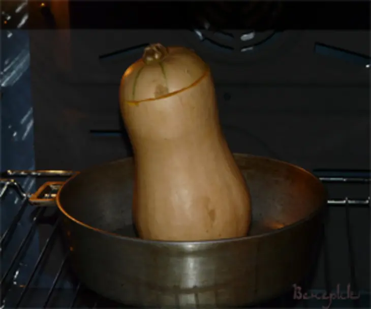 Тыква запеченная с рисом, сухофруктами, орехами и политая мёдом.: шаг 7