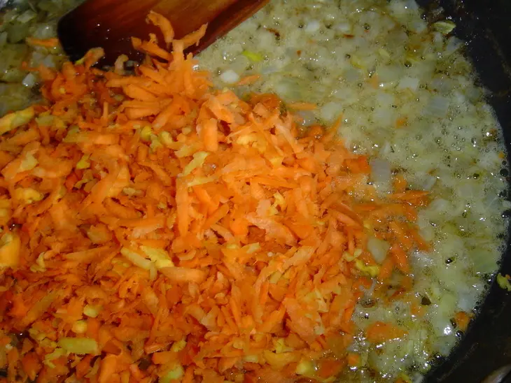 Постный картофельный рулет с грибами и овощами: шаг 1