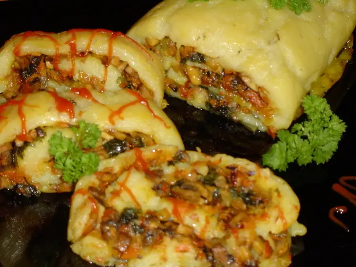 Постный картофельный рулет с грибами и овощами: шаг 8