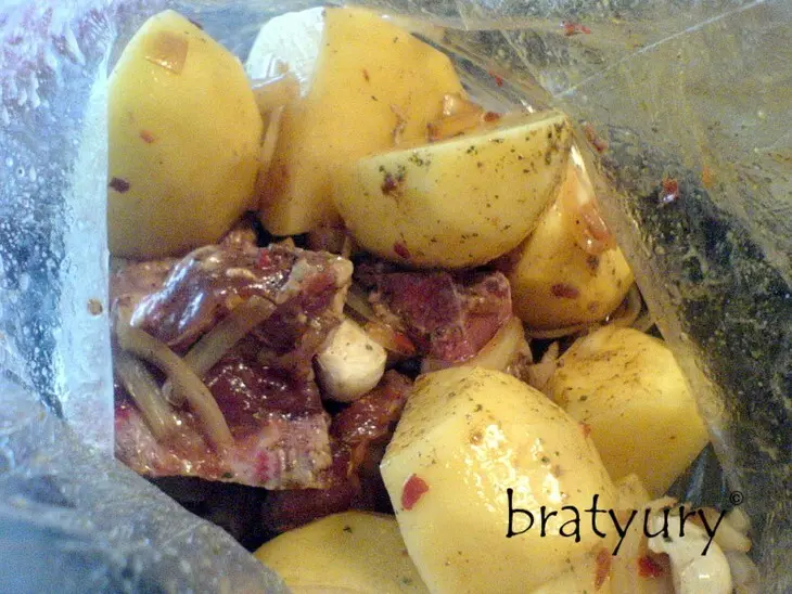 Рагу свиное, тушёное в пакете: шаг 5