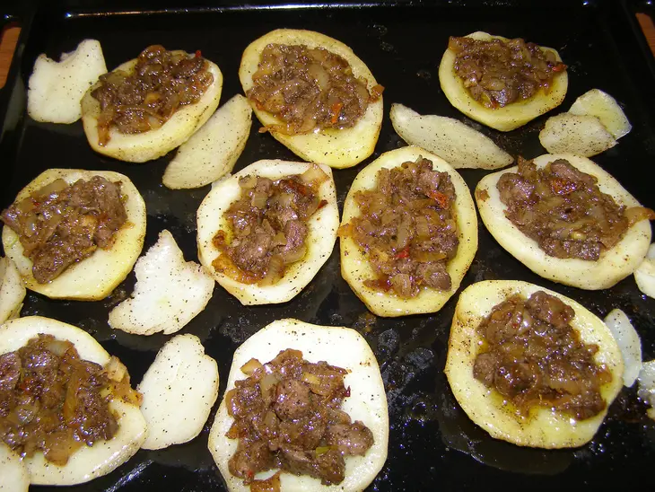 Картофельные лодочки с печёнкой: шаг 4