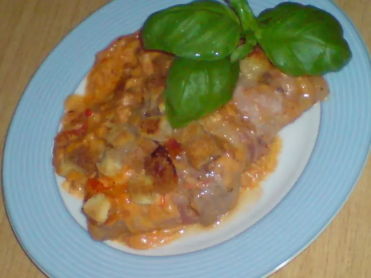 Мясо,запечённое в духовке под сливочно-овощным соусом с булочкой: шаг 8