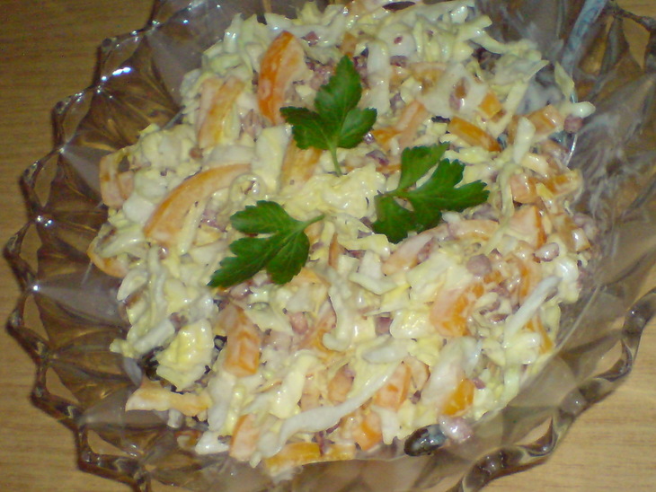 Салат из весенней капусты с паприкой и беконом: шаг 8