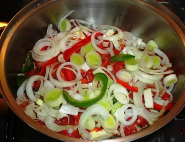 Тунец с овощами " cataplana de atum": шаг 4