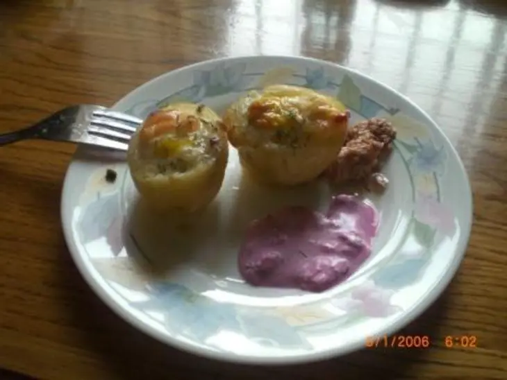 Корзинки с тунцом и перепелиными яйцами под соусом: шаг 4
