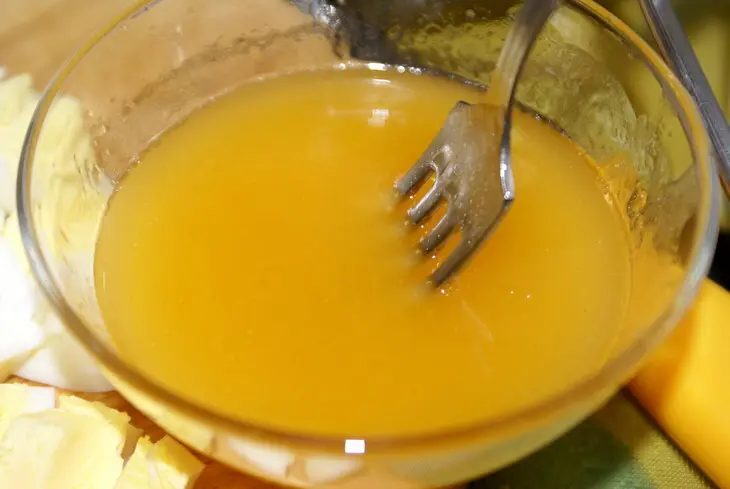 Салат с мягким сыром и кисло-сладкой заправкой: шаг 4