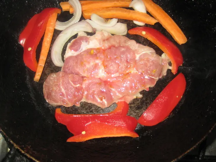 Жаркое "свинина по-индийски с овощами.": шаг 2