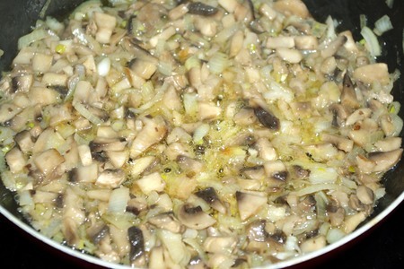 Куриный суп-лапша с потрохами, грудкой и грибами: шаг 5