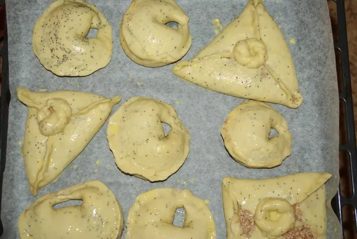 Маковые булочки с творогом и черносливом: шаг 4