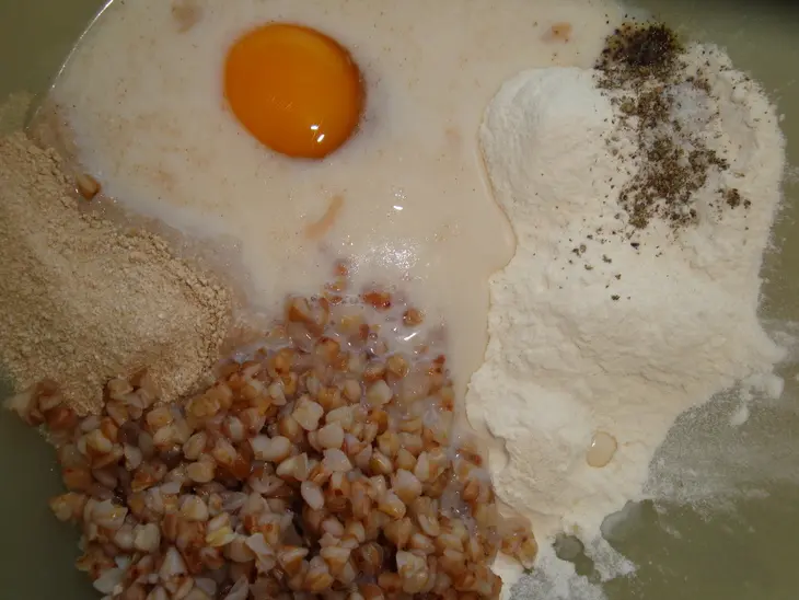 Оладьи из гречки с рыбным кремом: шаг 2