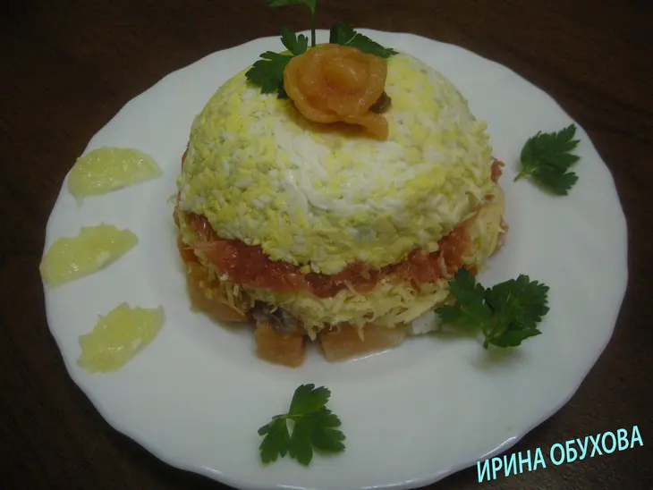 Салат слоеный с семгой: шаг 1