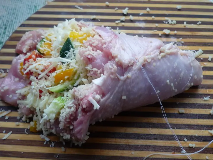 Курица фаршированная кус-кусом и овощами: шаг 4