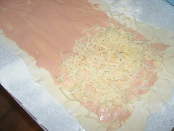 Сырные розочки: шаг 1