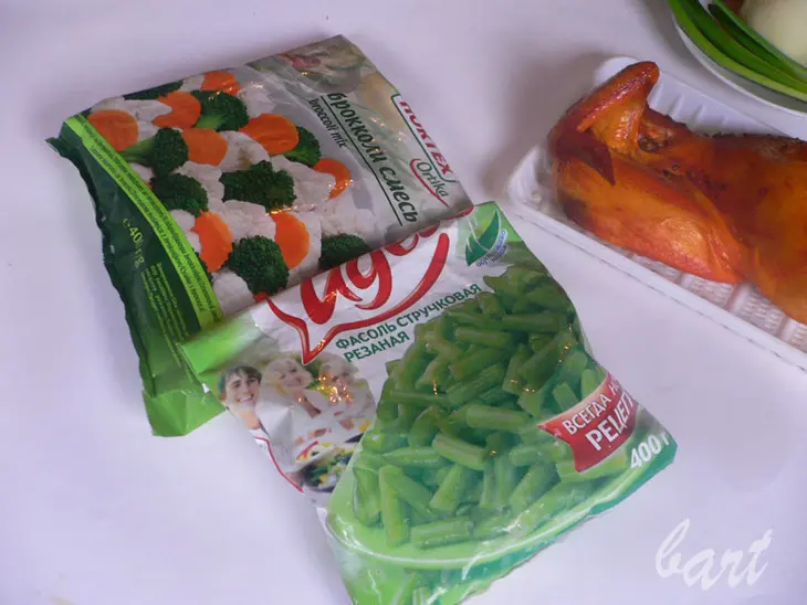 Суп из копченой курицы с зеленой фасолью и брокколи: шаг 2