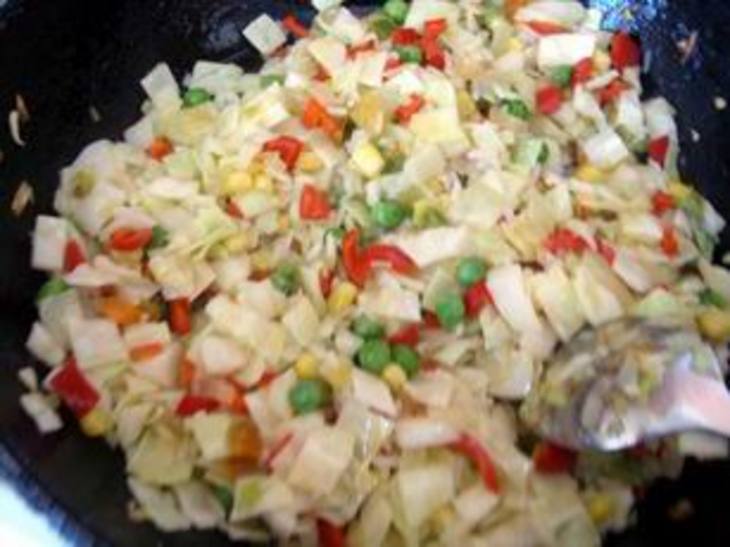 Котлеты из овощей и курица, тушенная в сметанно-горчичном соусе: шаг 2