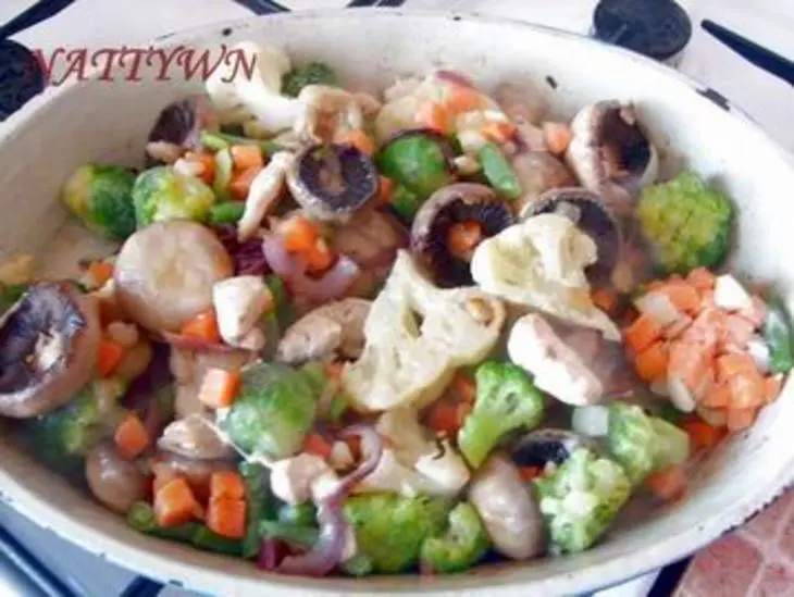 Овощи с грибами и  мясом под ореховым соусом.: шаг 2
