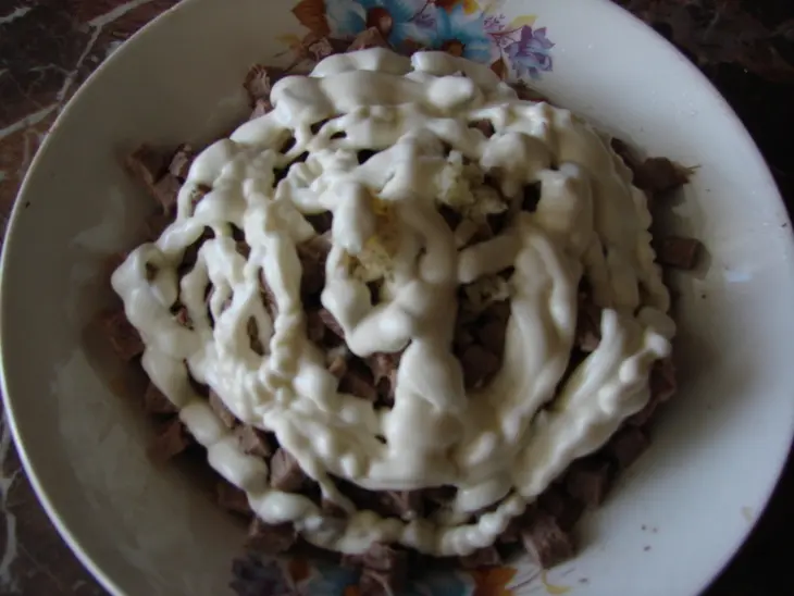 Салат ,, мясной с фасолью,,: шаг 1
