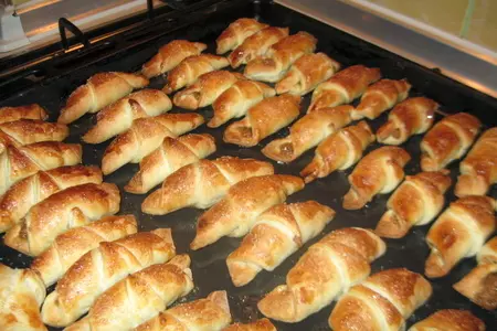 Рогалики со сгущенкой и джемом: шаг 2