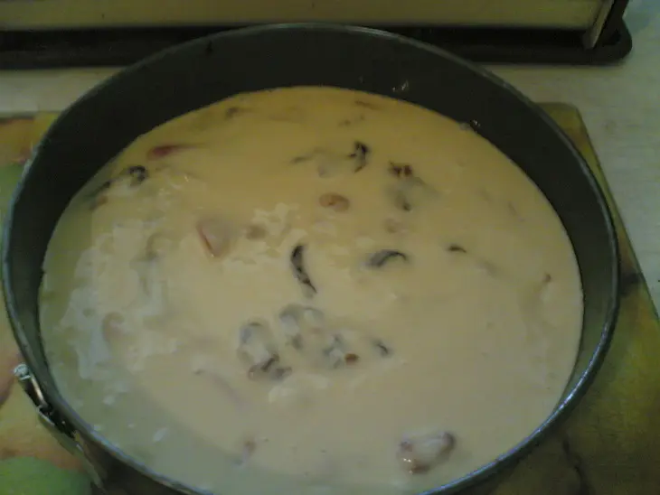 Яблочный пирог с финиками и орехами: шаг 4