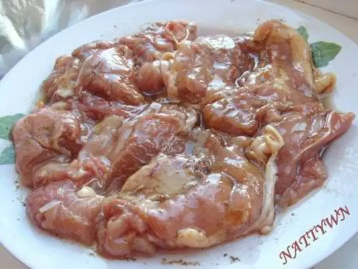 Замаринованная курица, фаршированная черносливом.: шаг 3