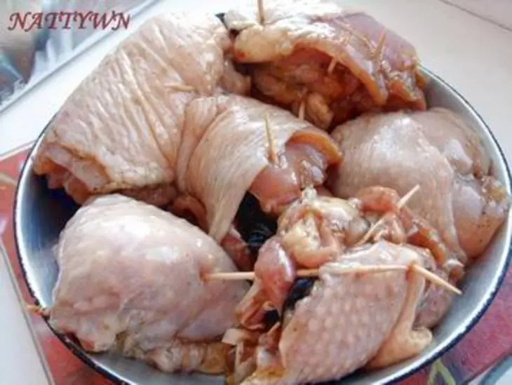 Замаринованная курица, фаршированная черносливом.: шаг 4