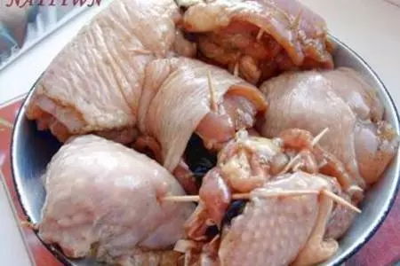 Замаринованная курица, фаршированная черносливом.: шаг 4