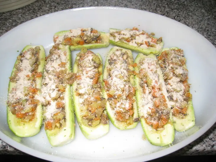 Кабачки запеченые с овощами: шаг 2