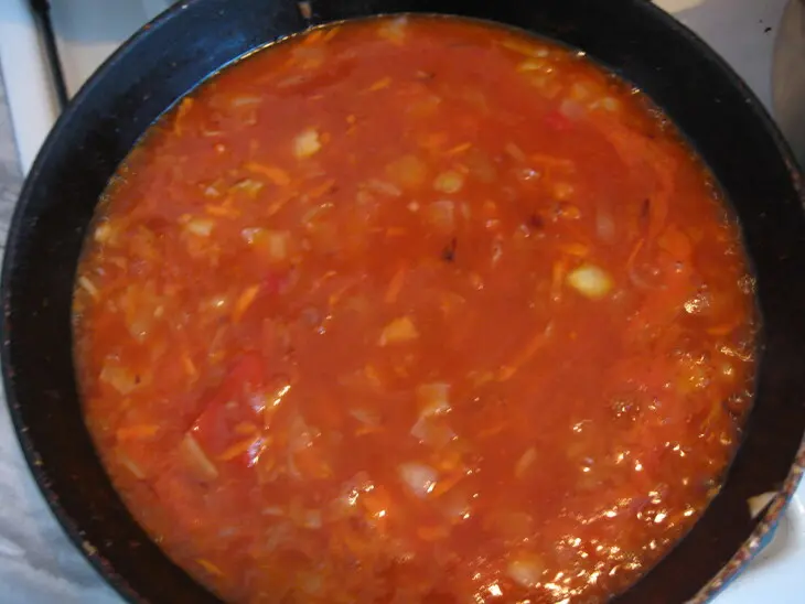 Капуста тушенная с солеными огурчиками: шаг 3