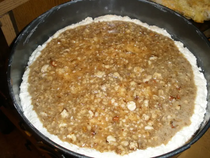 Творожный пирог с медом и орехами: шаг 2